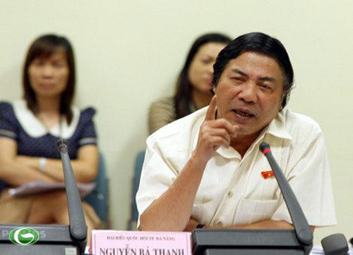  Ông Nguyễn Bá Thanh bị bệnh từ tháng 5/2014, được đưa vào bệnh viện 108 để điều trị chứng rối loạn sinh tủy. Bệnh này có nhiều dạng bệnh, mỗi dạng là một giai đoạn phát triển. Trong trường hợp bệnh tình phát triển nhanh, bệnh nhân phải điều trị hóa chất. 