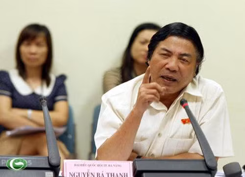  Ông Nguyễn Bá Thanh bị bệnh từ tháng 5/2014, được đưa vào bệnh viện 108 để điều trị chứng rối loạn sinh tủy. Bệnh này có nhiều dạng bệnh, mỗi dạng là một giai đoạn phát triển. Trong trường hợp bệnh tình phát triển nhanh, bệnh nhân phải điều trị hóa chất. 