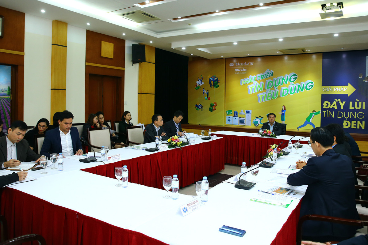 Day lui “tin dung den”: Can “rong duong” cho tin dung tieu dung phat trien