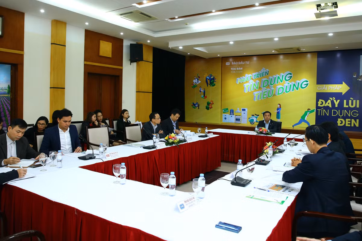 Day lui “tin dung den”: Can “rong duong” cho tin dung tieu dung phat trien