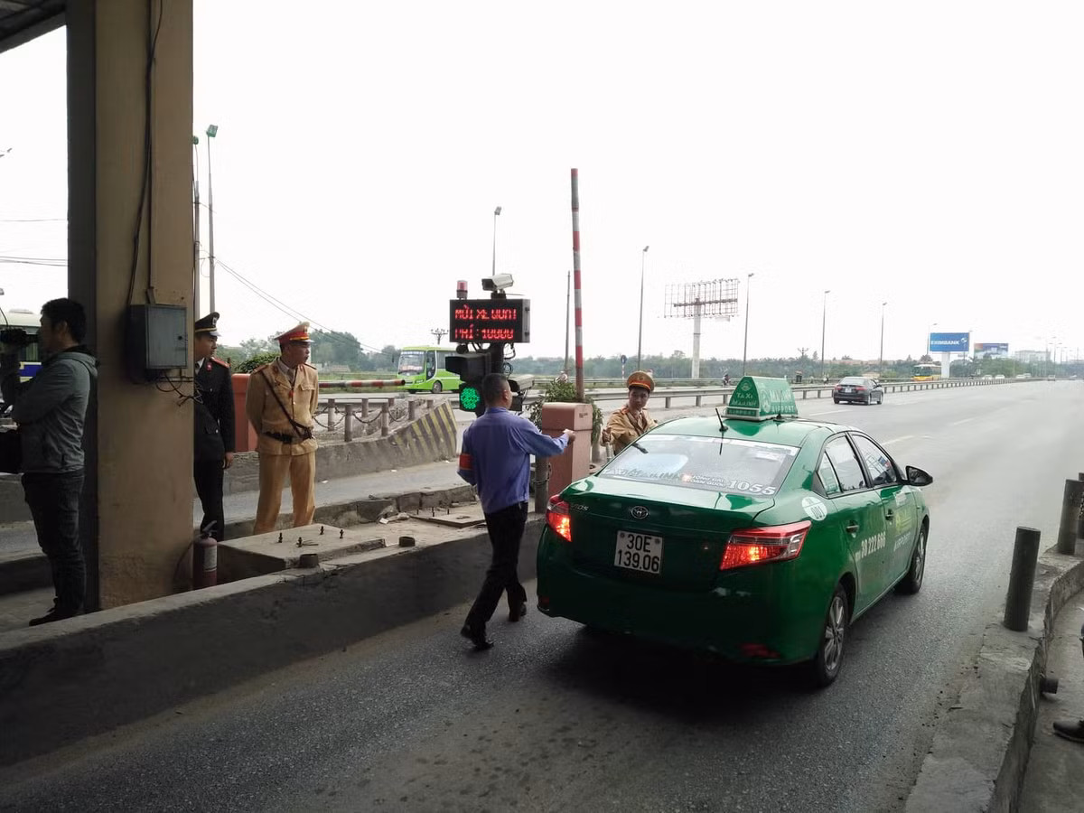 Hang chuc canh sat co mat o BOT Bac Thang Long - Noi Bai lam gi?-Hinh-2