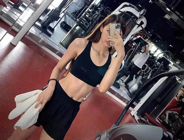 Trong một bài đăng mới nhất trên fanpage, nữ MC đăng tải một bức ảnh tập luyện tại phòng gym và tiết lộ mình thường bị bodyshaming vì gầy. Cô cho biết bản thân không mấy quan tâm đến lời nhận xét của mọi người xung quanh về ngoại hình.