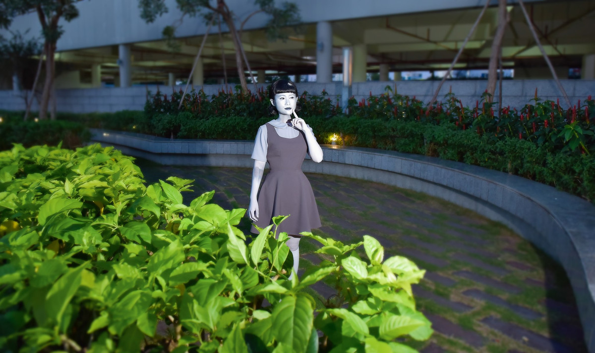  Ngọc Thanh Tâm phấn khích khi TP HCM nới lỏng giãn cách trước thềm Halloween, dịp lễ cô yêu thích trong năm. Không thể tụ tập bạn bè làm tiệc hóa trang như mọi năm, nữ diễn viên thực hiện bộ ảnh riêng ngay tại chung cư nơi cô sống.