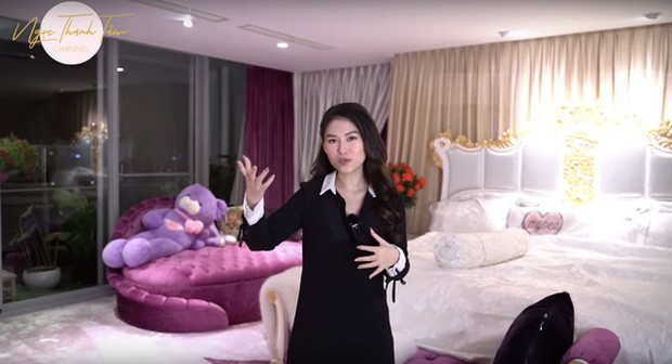 Chưa tính đến khối tài sản đồ sộ của gia đình, ái nữ đại gia thuỷ sản đang sở hữu một căn nhà rộng 650m2, được gộp từ 6 căn chung cư cùng mặt nền trong khu nhà giàu ở Quận 7 (TP.HCM).