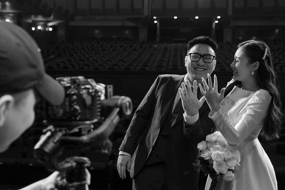 Bộ ảnh cưới của cặp đôi vàng toát lên mùi "hạnh phúc".