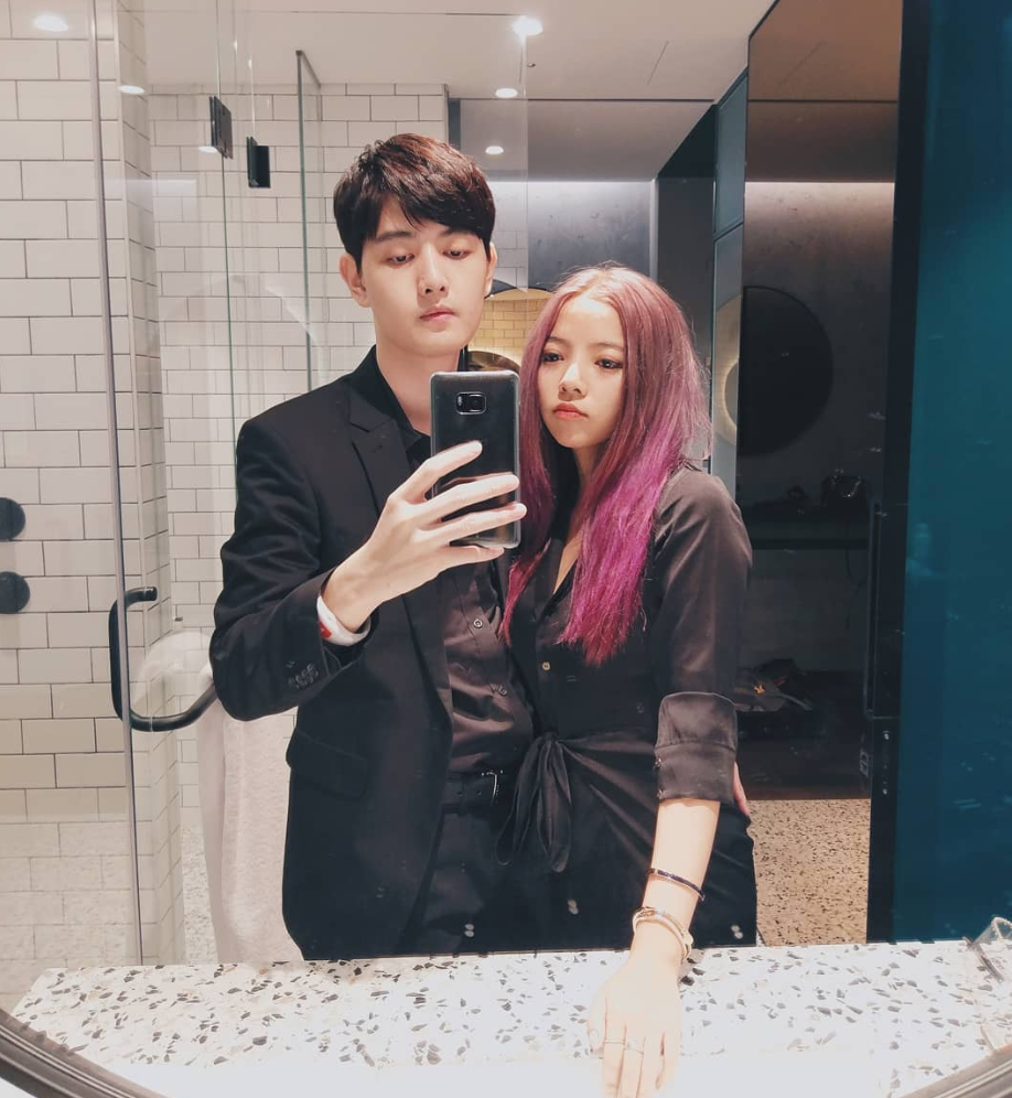 Mới đây, Ohsusu lại khiến cộng đồng mạng bất ngờ vì chia sẻ bức ảnh đi mua quà sinh nhật cho người yêu - món quà là chiếc đồng hồ giá trị khủng.