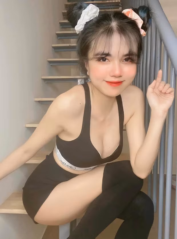 Streamer Mai Dora khoe tui hieu, netizen boc gia 