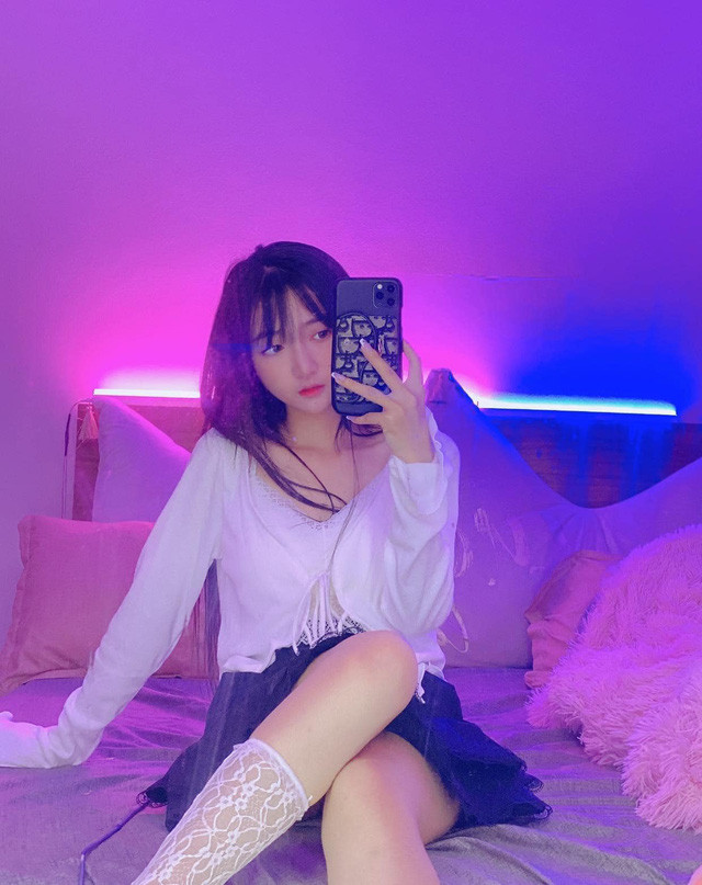 Thảo Nguyên chia sẻ rất muốn thay đổi phong cách từ một cô nàng nhí nhảnh sang hình tượng trưởng thành, nhưng vẫn giữ được nét đáng yêu. Tuy nhiên, có vẻ như lần "lột xác" lần này của nữ streamer không thành.