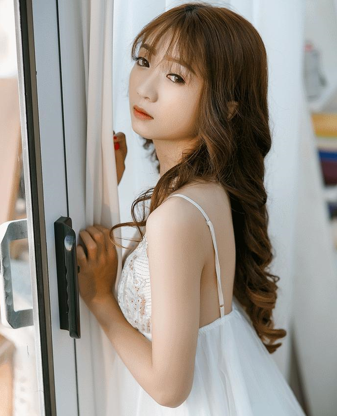 Nữ streamer tên thật là Lê Hoàng Thảo Nguyên được biết đến với biệt danh Thảo Chíp, hiện đang là sinh viên năm thứ 3 của trường Đại học Thủ Đô.