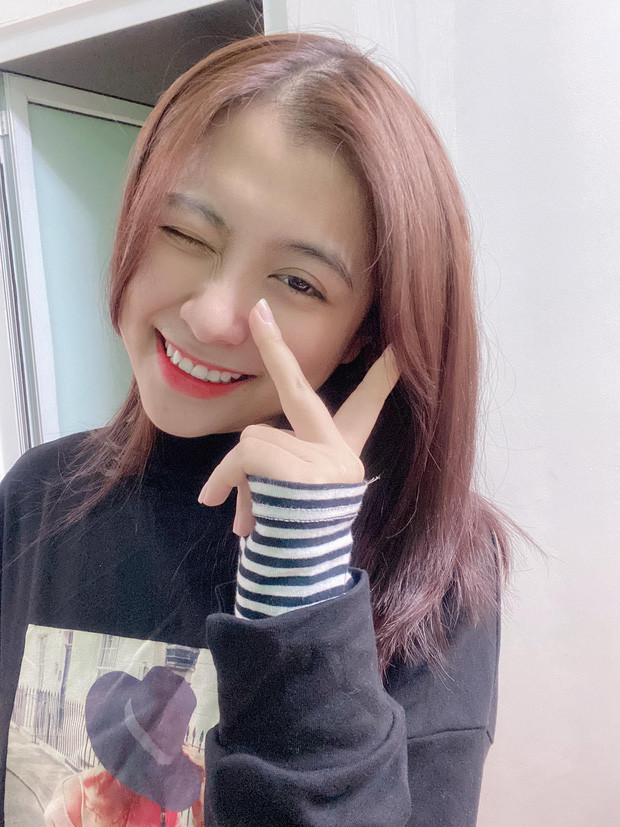 Milona có tên thật là Nguyễn Thị Thanh Loan, cô nàng sinh năm 1996 tại Thái Bình, nữ streamer sở hữu ngoại hình trong sáng cùng khuôn mặt đầy đặn.