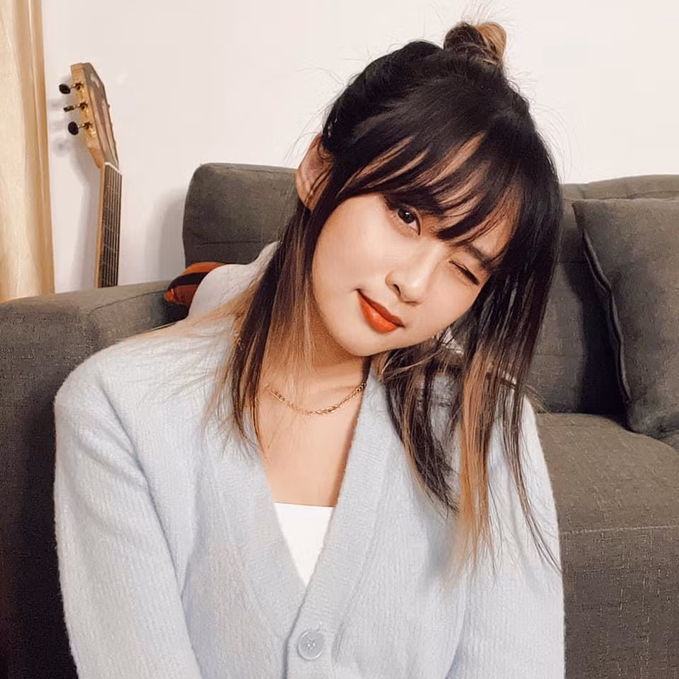 Đến tận bây giờ, nữ MC vẫn là một trong những bóng hồng Hot nhất tại kênh giải trí VETV. Đặc biệt lượng fans hâm mộ của Minh Nghi trong những năm qua luôn tăng trưởng đều đặn.