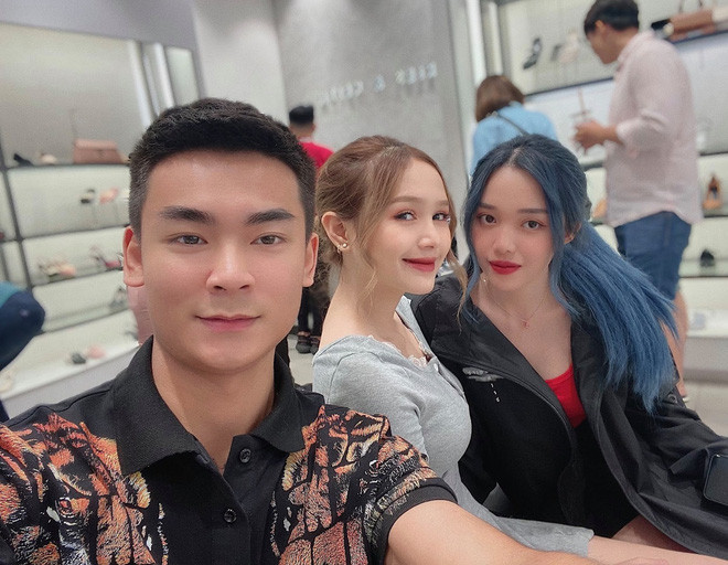 Không chỉ thường xuyên gây "náo loạn" cộng đồng mạng bằng những bộ ảnh xuất thần, Linh Ngọc Đàm và hot girl Xoài Non còn là chị em vô cùng thân thiết trong hội streamer. Tuy nhiên, ít ai biết rằng cặp đôi này đã từng giận nhau suýt nữa nghỉ.