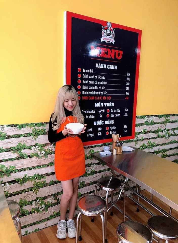 Hiện Uyên Pu cùng chồng quản lý các cơ sở kinh doanh quán ăn. Cô chia sẻ dù thu nhập không cao như thời làm streamer nhưng mỗi ngày đều cảm thấy hạnh phúc vì lan tỏa những điều tích cực đến cộng đồng.