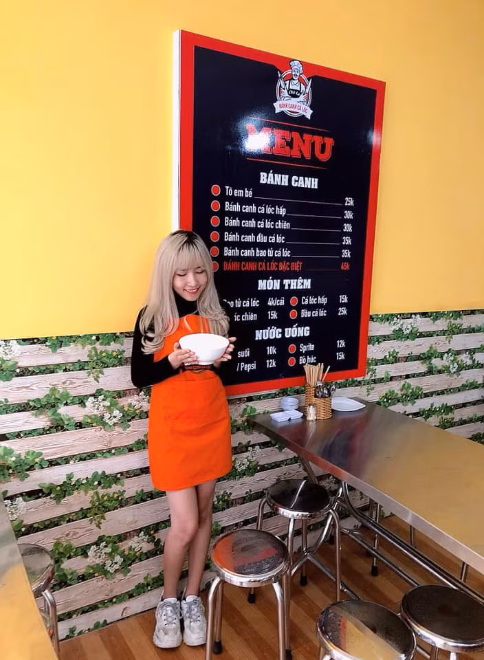 Hiện Uyên Pu cùng chồng quản lý các cơ sở kinh doanh quán ăn. Cô chia sẻ dù thu nhập không cao như thời làm streamer nhưng mỗi ngày đều cảm thấy hạnh phúc vì lan tỏa những điều tích cực đến cộng đồng.