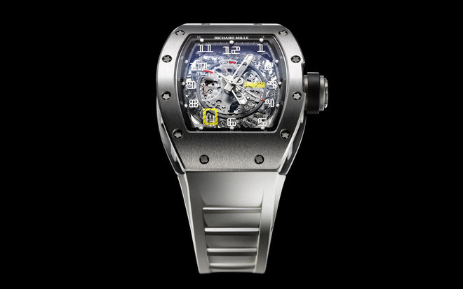Mới đây, Hoài Nam đã "khoe nhẹ" chiếc đồng hồ Thụy Sĩ xa xỉ - Richard Mille và giá trị của nó thực sự khiến nhiều người phải… giật mình.