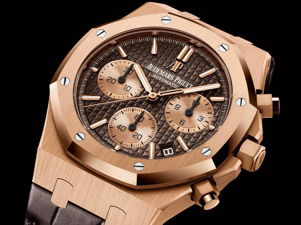 Được biết, chiếc đồng hồ Audemars Piguet Royal Oak trị giá lên đến hàng chục tỷ đồng.
