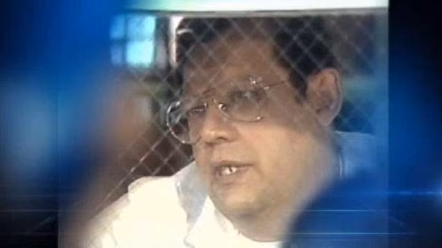 Ronald bị bắt vào ngày 5/11/1974 với 5 cáo buộc: 1 tội giết người và 4 tội cố ý giết người. Kẻ thủ ác một mực không nhận tội và liên tục kháng cáo nhưng vẫn không thoát khỏi án tử hình.