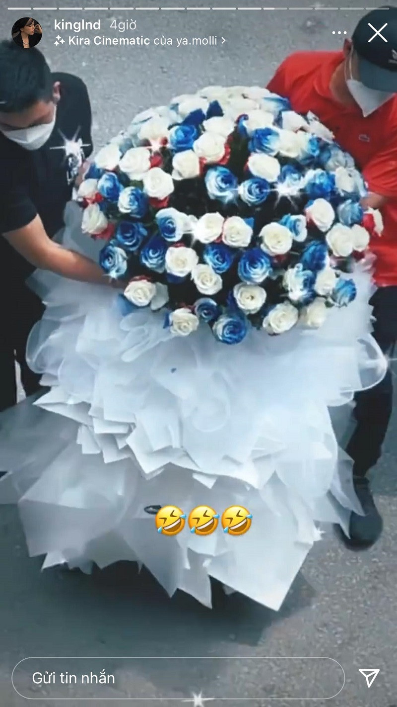 Thậm chí, chàng người yêu còn đánh xe đến tận nơi để giao khiến nữ streamer không khỏi bất ngờ mà thốt lên "my baby". Món quà mà Đàm Tổng nhận được chắc chắn khiến rất nhiều chị em ghen tỵ.