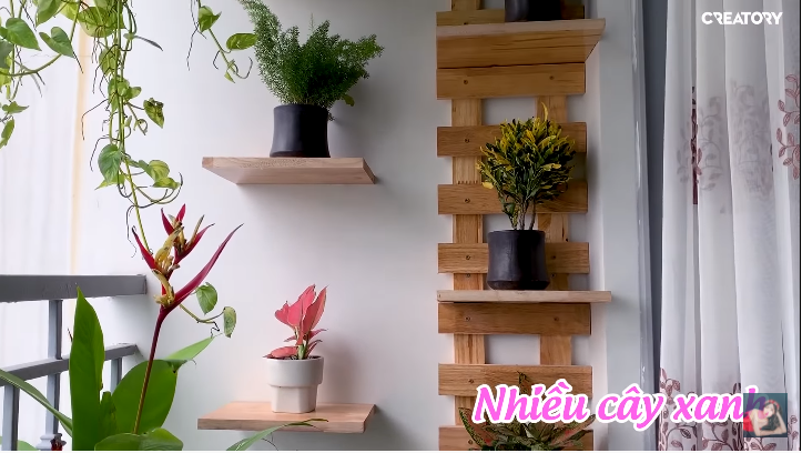 Từ lâu, Linh Ngọc Đàm đã rất thích hoa tươi và thường xuyên đăng tải những lọ hoa xinh xắn lên MXH.