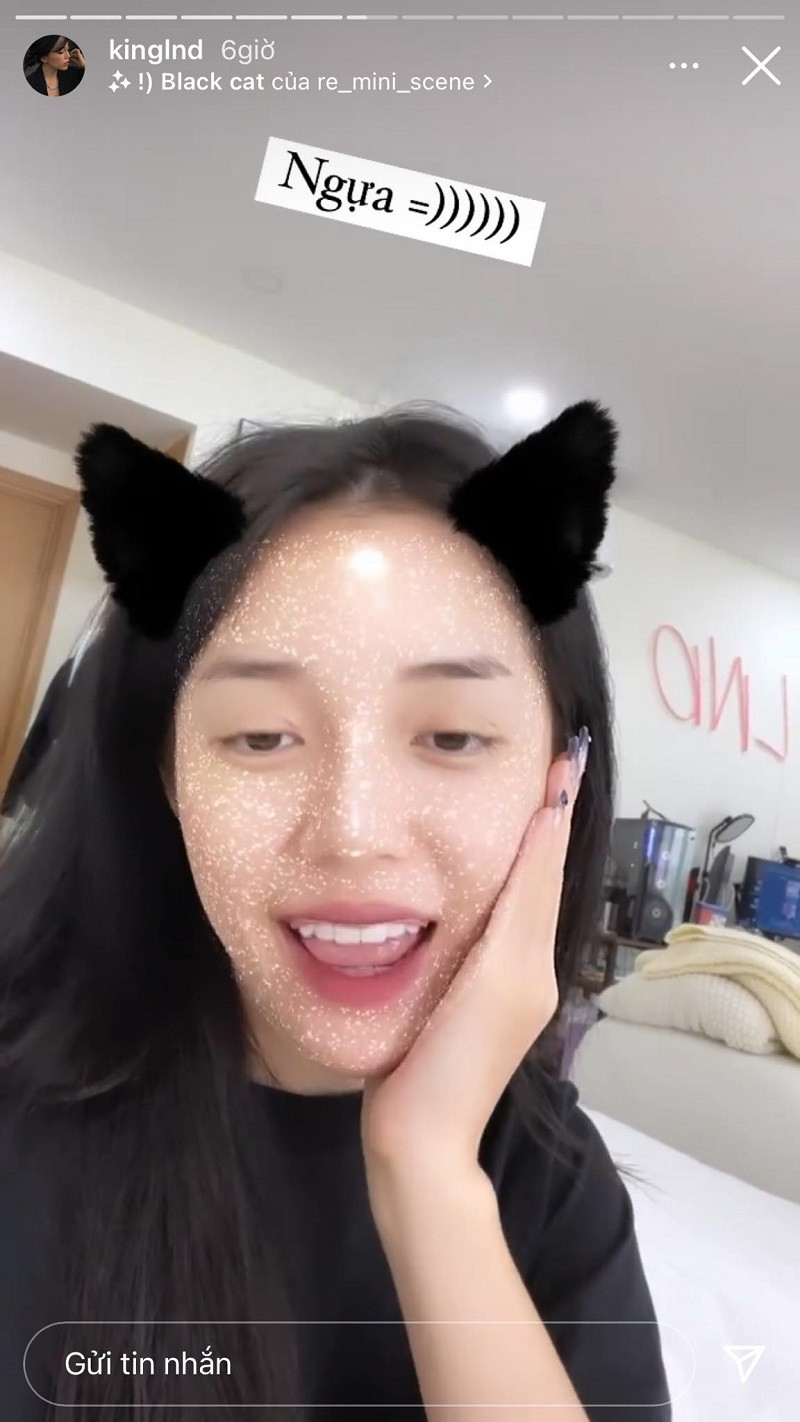 Mới đây, nữ streamer Linh Ngọc Đàm cũng khoe những món quà to bự trên mạng xã hội Instagram. 