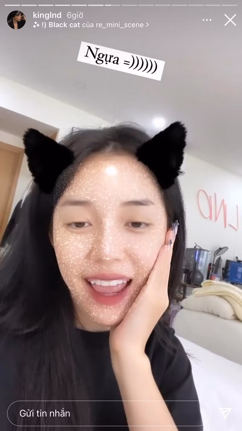 Mới đây, nữ streamer Linh Ngọc Đàm cũng khoe những món quà to bự trên mạng xã hội Instagram. 
