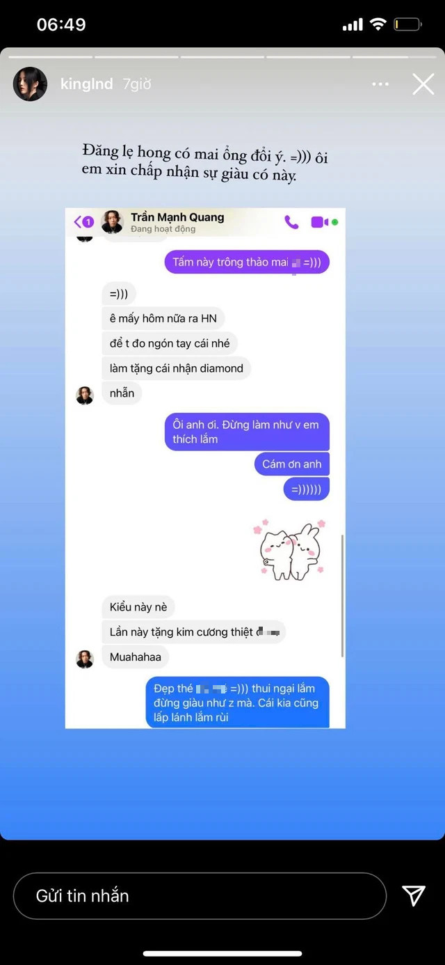 Nam streamer của Refund Gaming quyết định "chơi lớn" tặng đứa em thân thiết chiếc nhẫn kim cương. Anh chàng còn hẹn Linh Ngọc Đàm lần tới khi ra Hà Nội sẽ lấy số đo ngón cái của cô nàng để làm nhẫn.