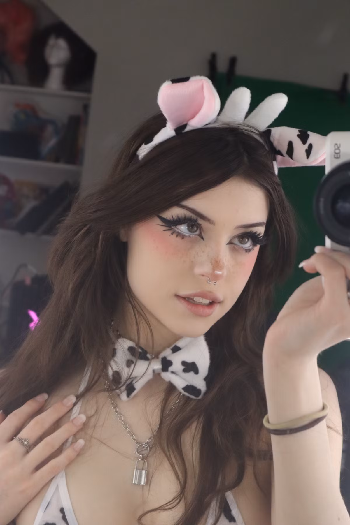 Đó là chưa kể body bốc lửa của Hannah cũng khiến không ít người lướt ngang đều phải ngoảnh đầu lại.