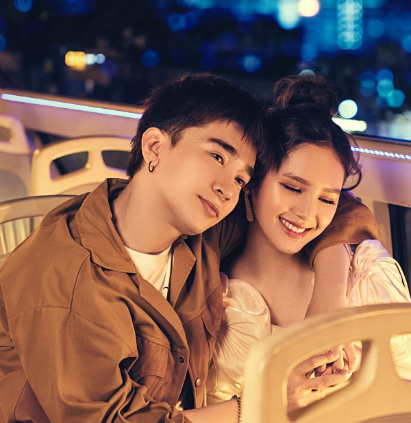 Được biết, Xoài Non xuất thân là một hot girl với ngoại hình nổi bật, cô nàng từng tham gia một số MV ca nhạc và là gương mặt quen thuộc của nhiều nhãn hàng. 