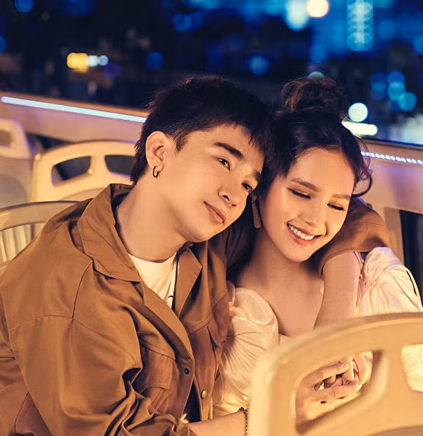 Được biết, Xoài Non xuất thân là một hot girl với ngoại hình nổi bật, cô nàng từng tham gia một số MV ca nhạc và là gương mặt quen thuộc của nhiều nhãn hàng. 