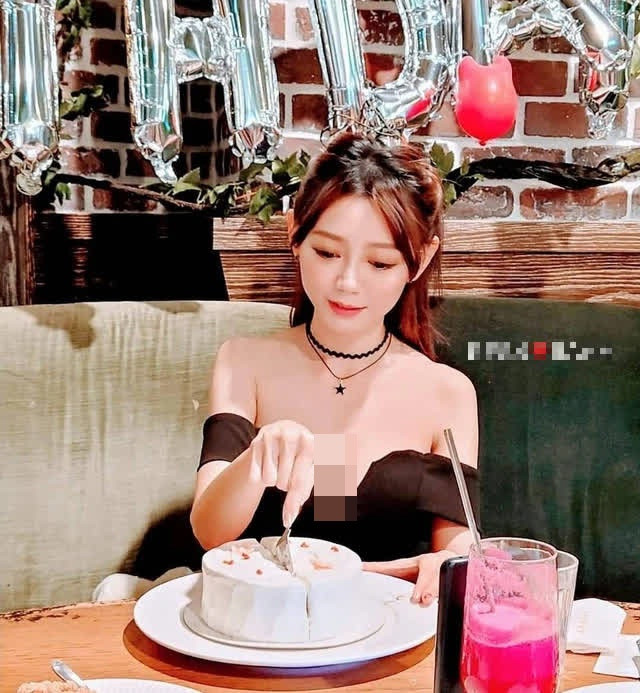 Bên cạnh công việc là một giáo viên, Nagase cũng đang là một cô gái của JKF và thường xuyên làm người mẫu ảnh, thực hiện các phân cảnh không kém phần nóng bỏng.