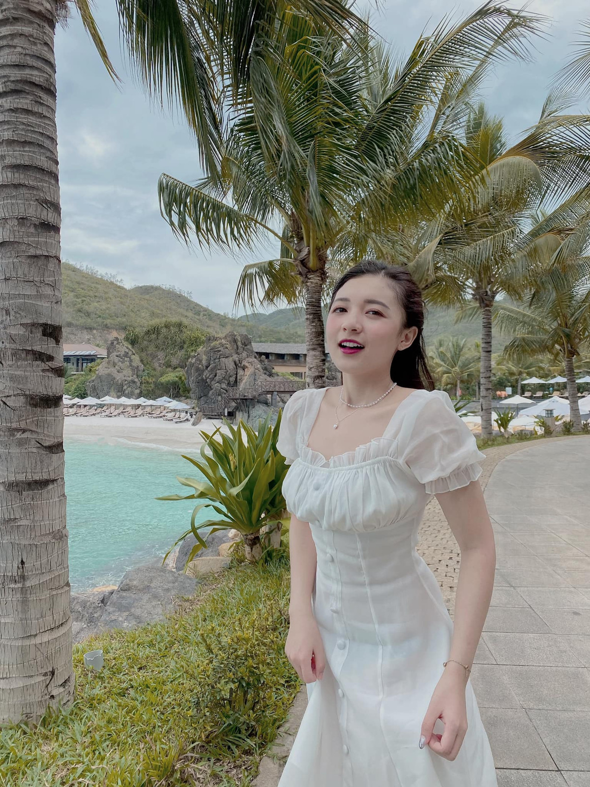 Tôi từng bị chê về ngoại hình rất nhiều tới mức trầm cảm một khoảng thời gian không dám đối diện. Nhưng điều đó cũng khiến tôi có thêm động lực tới phòng gym, thay đổi vóc dáng và chăm sóc bản thân để lên hình đẹp hơn". Phương Thảo chia sẻ thêm.