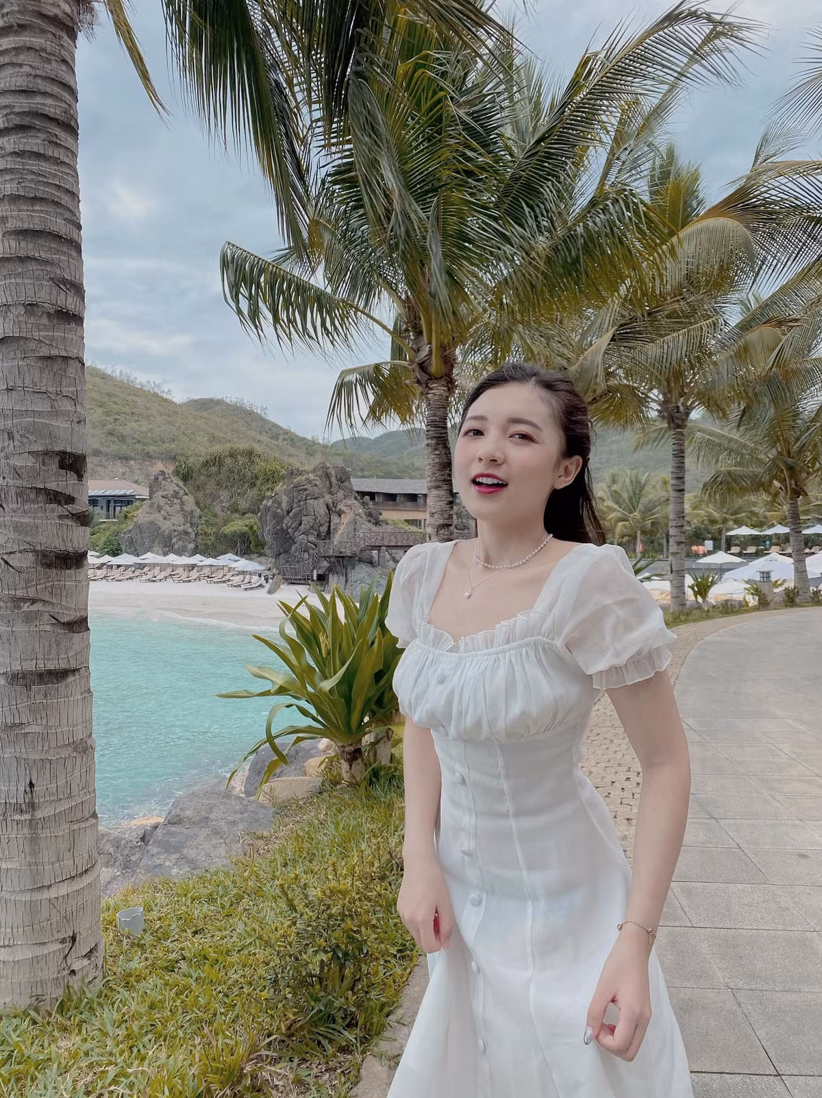 Tôi từng bị chê về ngoại hình rất nhiều tới mức trầm cảm một khoảng thời gian không dám đối diện. Nhưng điều đó cũng khiến tôi có thêm động lực tới phòng gym, thay đổi vóc dáng và chăm sóc bản thân để lên hình đẹp hơn". Phương Thảo chia sẻ thêm.