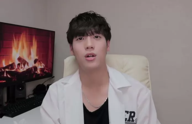 Nhân vật chính trong câu chuyện được netizen truyền tay nhau là Jay, một YouTuber có lẽ vẫn còn khá vô danh và không được nhiều người biết tới nhưng lại đang được nhắc tới rất nhiều ở thời điểm hiện tại.