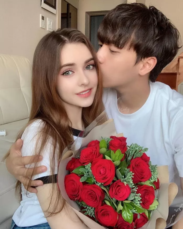 Jay Song (Hàn Quốc) và Alexandra "Sasha" Podberezskaja (Belarus) từng nổi tiếng với câu chuyện tình xuyên biên giới.