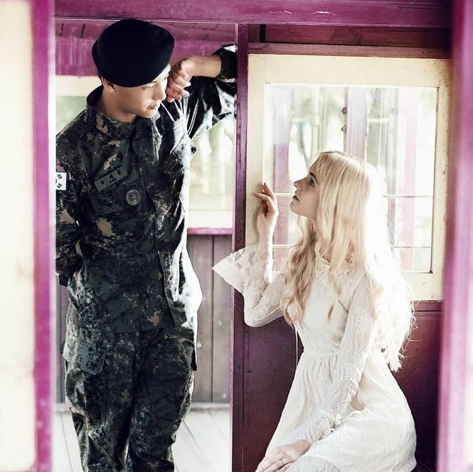 Đôi trẻ về chung một nhà từ năm 2018 - thời điểm Jay Song xuất ngũ. Tuy nhiên, đến đầu năm 2019, Sasha mới hé lộ những bức hình cưới trên trang Instagram chung của cả hai khiến người theo dõi không khỏi bất ngờ.