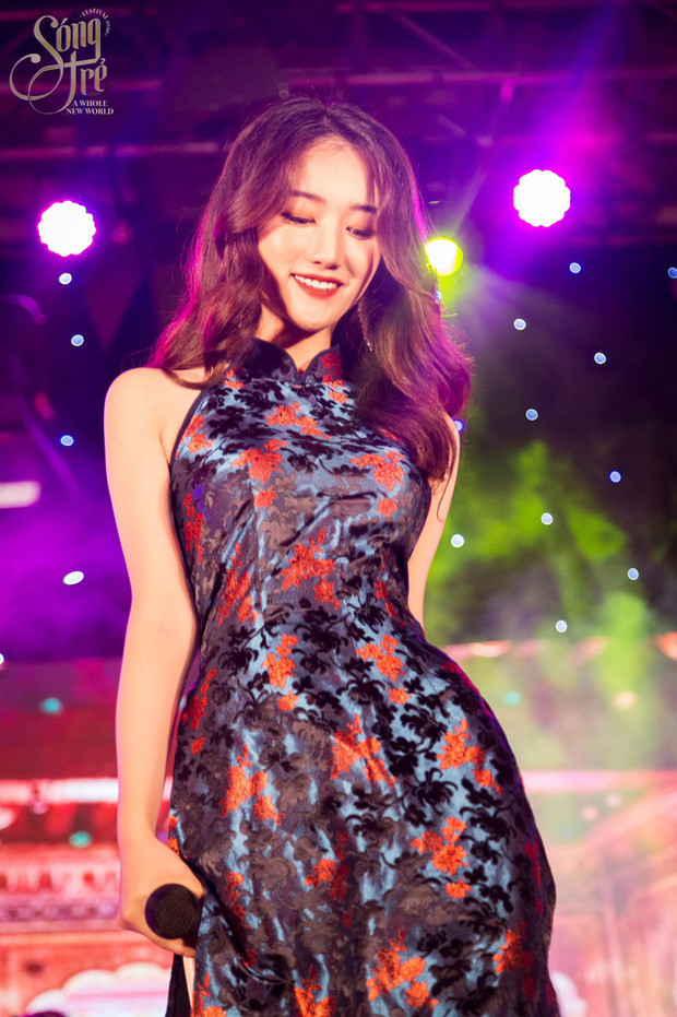 Khi còn là sinh viên trường báo, Linh Nắng nằm trong BTC các chương trình lớn như Welcome to AJC, Sóng Trẻ, Phút Cuối, Fire Up, Game On, Nhật Ký 20, Dạ khúc Tháng 4 ở Học viện Báo chí và Tuyên truyền.