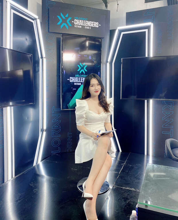 Lời ngỏ này được xem là cơ hội tốt dành cho những fan nam của Linh Nắng. Bởi đây là lần hiếm hoi cô chia sẻ chuyện tình cảm, đời tư cá nhân để tiến tới một mối quan hệ.