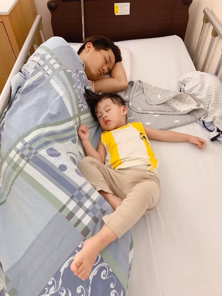 Không những vậy anh còn chịu khó lên mạng để học hỏi thêm các kiến thức khoa học sau đó rút ra những bài học bổ ích cho mình.