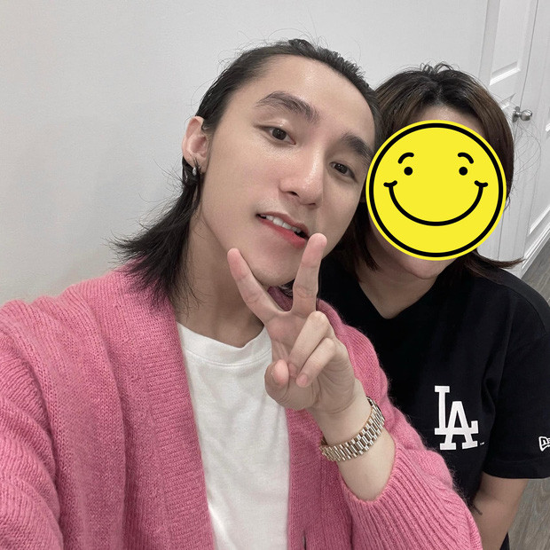 Chẳng biết do 90 ngày giãn cách hay do thay đổi phong cách mà ca sĩ Sơn Tùng M-TP làm ai ai cũng phải "choáng" với mái tóc dài thượt tha đến lạ.