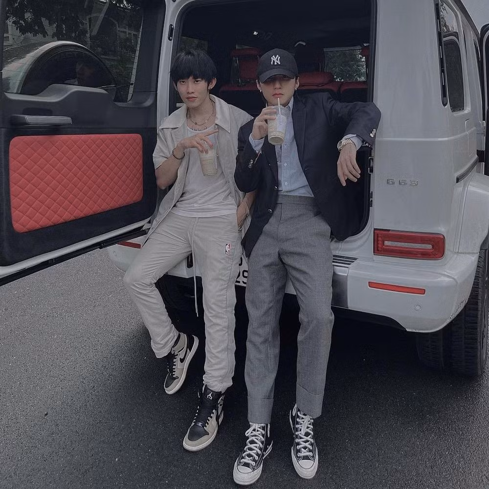 Dù ở ẩn khá lâu nhưng có thể thấy sức hút của Sơn Tùng M-TP chẳng hề thuyên giảm. Bài đăng gần nhất của anh trên Instagram là vào tháng 7, đó là bức ảnh chụp cùng Kay Trần và bày tỏ mong muốn mau hết dịch để “hẹn hò” cùng người bạn thân.