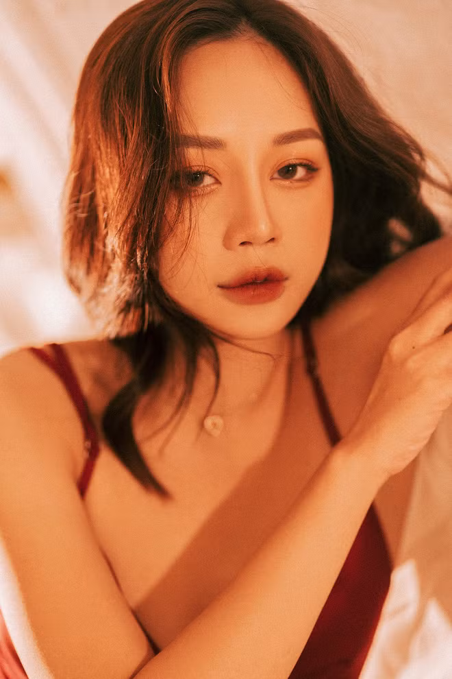 Ngay sau đó, cộng đồng mạng đã tìm kiếm "info về nóc nhà" của Lê Khôi.