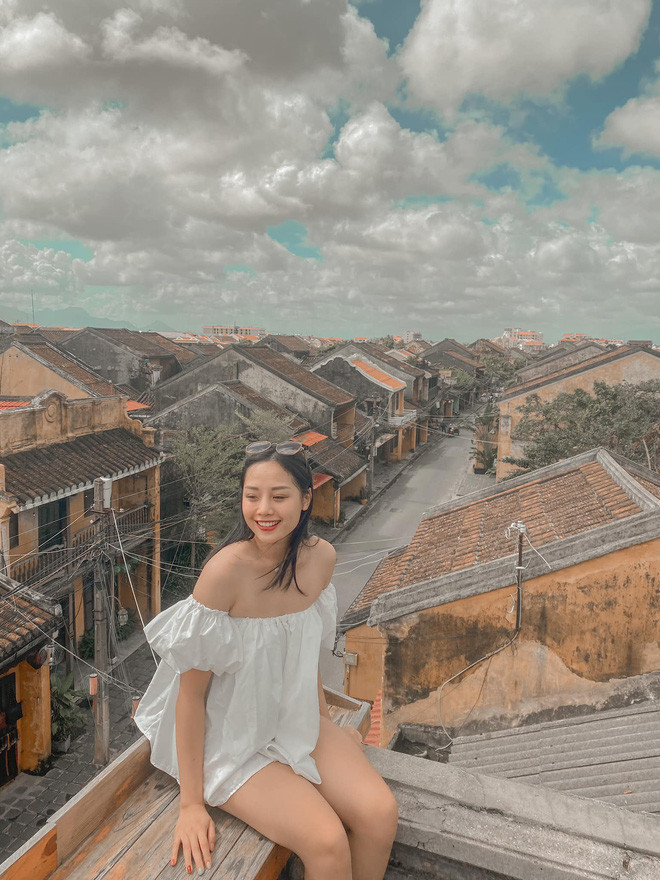 Được biết, cô nàng có tên là Thanh Trang, hiện đang sống tại Hà Nội và điều quan trọng là cực kỳ xinh đẹp, nóng bỏng.