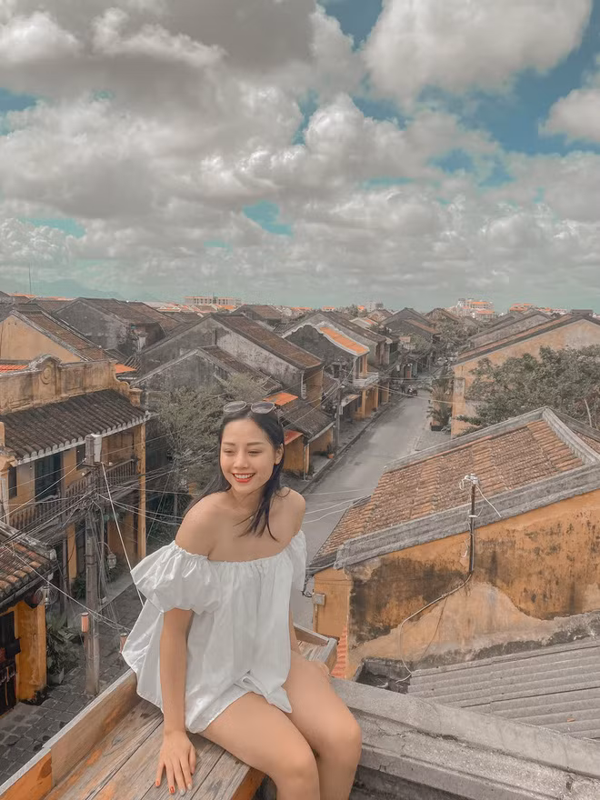 Được biết, cô nàng có tên là Thanh Trang, hiện đang sống tại Hà Nội và điều quan trọng là cực kỳ xinh đẹp, nóng bỏng.