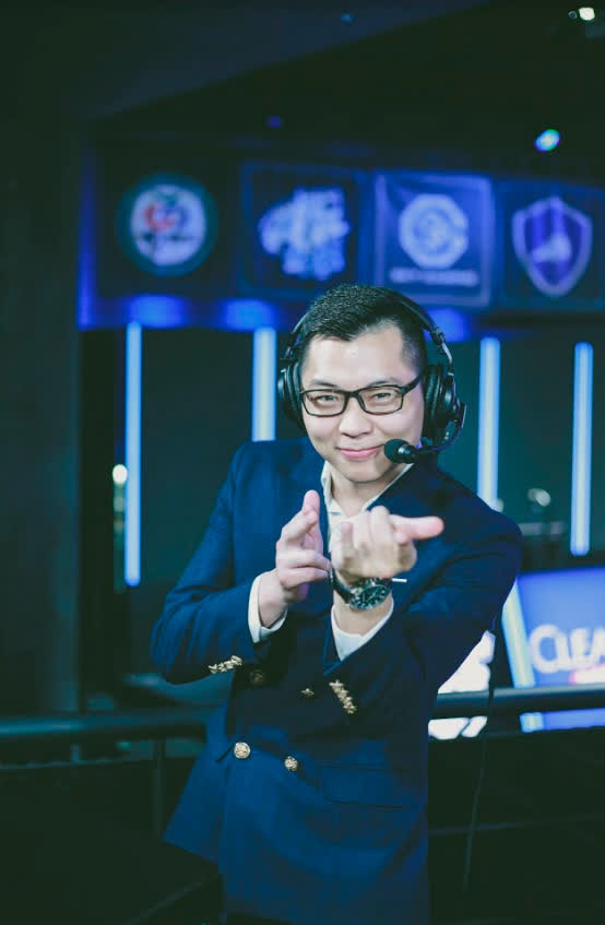 Lê Khôi có tên đầy đủ là Lê Minh Khôi, anh là một streamer trẻ tuổi và vô cùng đa tài.