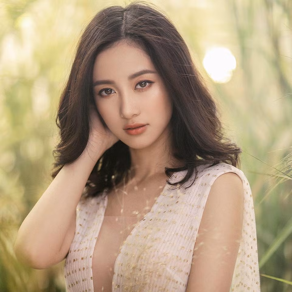 Jun Vũ của hiện tại sở hữu đường cong nóng bỏng và vẻ quyến rũ khiến bao nhiều người phải ganh tị. Để có được body này, hot girl Việt kiều đã thực hiện trùng tu vòng 1.