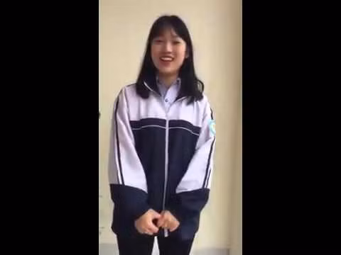 Trần Khánh Vy hay còn biết đến với biệt danh " hot girl 7 thứ tiếng" là cái tên không còn xa lạ gì với cộng đồng mạng. Cô nàng bắt đầu nổi tiếng từ năm 2016 với clip thể hiện tài ngoại ngữ khi "bắn" thuần thục từ tiếng Thái, tiếng Trung, tiếng Hàn, tiếng Ý, tiếng Anh, tiếng Nhật và giọng Sài Gòn và Hà Nội.