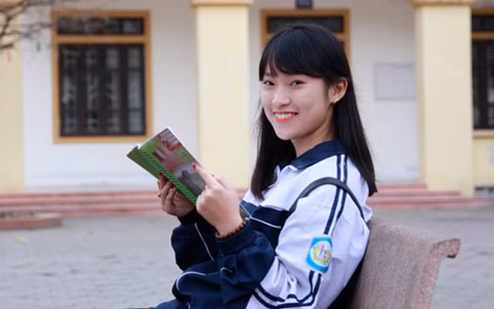 Với số điểm trên, Khánh Vy đủ điều kiện vào học tại Đại học Ngoại thương, Học viện Ngoại giao, Học viện Báo chí Tuyên truyền và Đại học FPT.