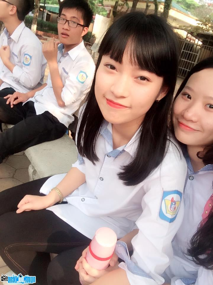 Cuối năm 2016, Khánh Vy được tuyển vào làm người dẫn chương trình cho bản tin Thế giới nghiêng của Đài Truyền hình kĩ thuật số VTC.