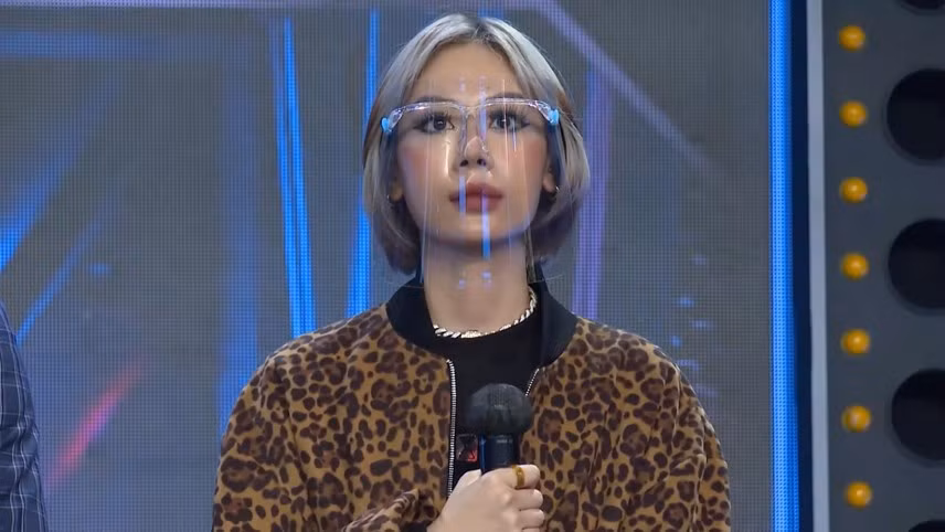 Mang đến vòng thi đầu tiên một bài rap về tình yêu, hiện tượng mạng Mai Âm Nhạc chinh phục rap fans bởi giọng ca ngọt lịm, cô tự tin đặt biệt danh cho giám khảo Rhymastic là “Thiện Âm Thanh”.