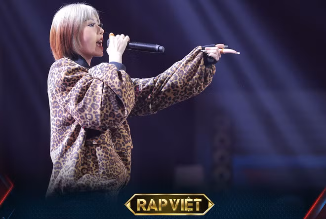 Vốn là một hiện tượng mạng xã hội gây bão thời gian qua, Mai Âm nhạc được BTC ưu ái giới thiệu một đoạn dài các clip viral trước đó.